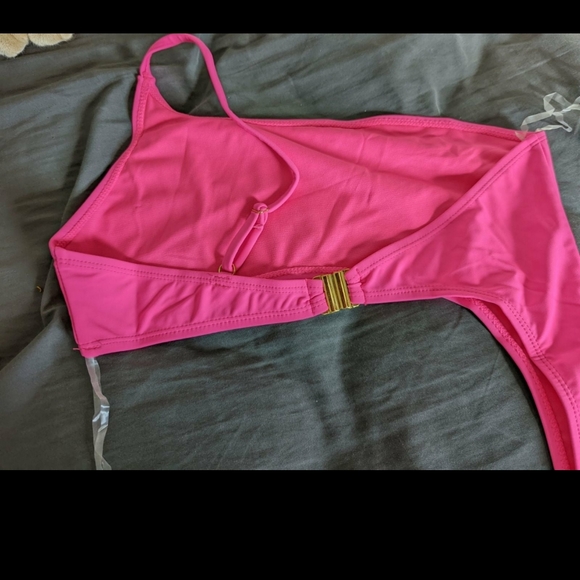 Assymetical swimsuit - Picture 3 of 5